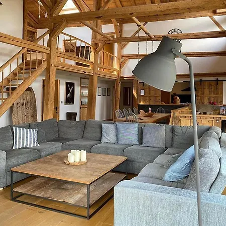 Luxury Chalet, Stunning Views With Hot Tub & Sauna La Cote d'Arbroz